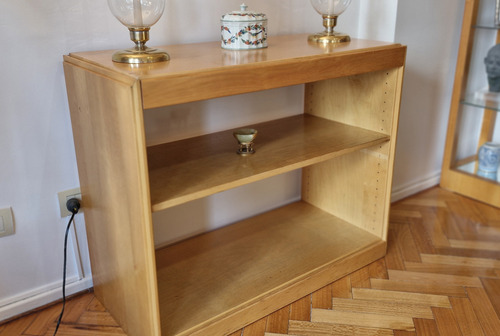 Mueble Madera Con Estante. Diseño Italiano. Color Claro Marrón Claro (Usado)