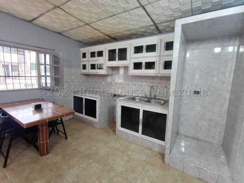 Casa En Venta Sabana Del Medio San Diego Inm Amplio Terreno Y Excelente Distribucion, Traemos Para Ud Este Impecable Inmueble Ideal Para Familias Numerosas. 25-798