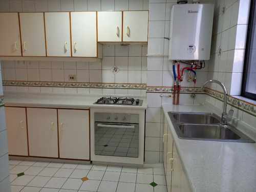 Imagen 11 de 28 de Vendo Amplísimo Departamento Remodelado