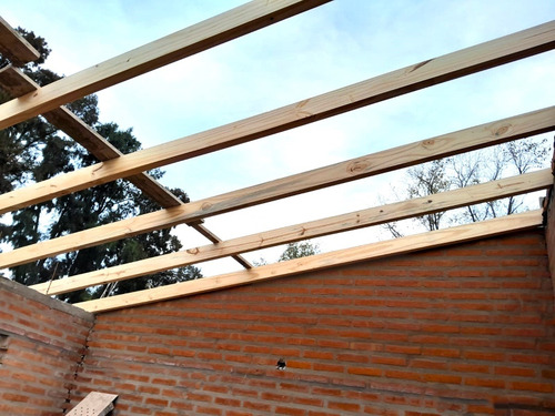 Casa De Tres Ambientes - Excelente Oportunidad - A Construir En Ladrillos Y Hormigón - Sin Anticipo