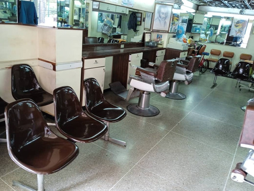 Vendo Local Y Fondo De Comercio Peluquería Y Barbería 44m2, 58 Años Hecho El Punto Comercial, Ubicado En San José De Cotiza