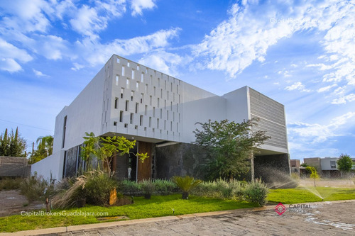 Casa De Lujo En Venta Cerca De Olivos A 5 Minutos Del Tec Con Alberca San Acasio