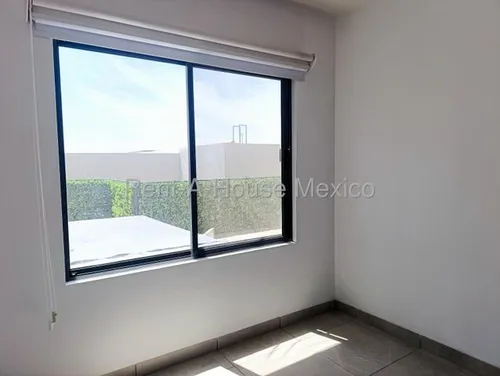 Zákia, Renta - Casa Con Cuarto De Tv, 3 Recámaras, Amenidades