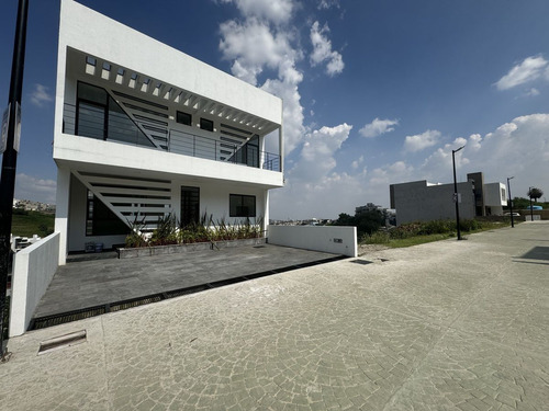 Residencia Nueva Muy Espaciosa Venta En Las Vilas, Cod. Zv1380
