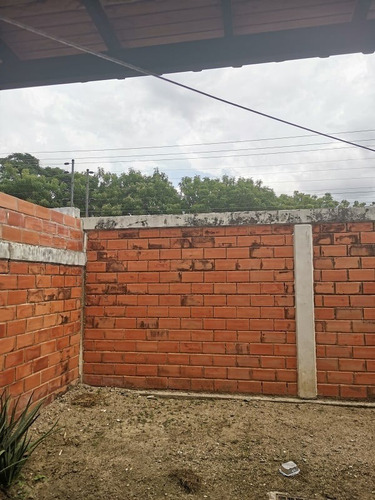 Imagen 9 de 10 de Se Vende Casa De Oportunidad En Valle De Oro San Diego Lemc-342