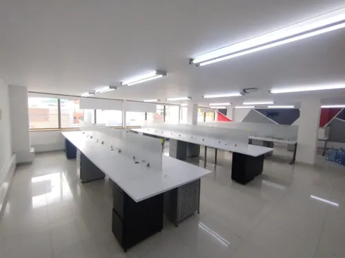 Oficina Amoblada Call Center 118m