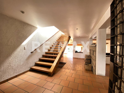 Vive El Lujo En Santa Fe: Casa Con Vistas, Comodidades Y Ubicación Única