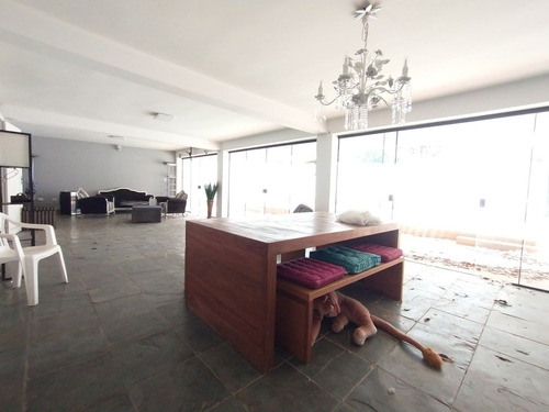 Alphaville 05 - Casa 600m² 5 Dormitórios, 3 Suítes, 4 Vagas, Piscina, Churrasqueira, Hidromassagem - Cncd077