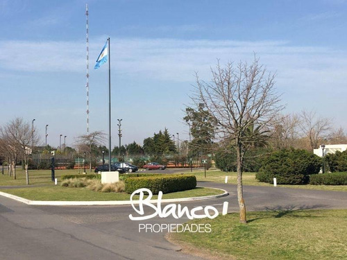 Muy Linda Casa A La Venta En El Barrio La Lomada - Pilar