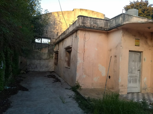 Imagen 4 de 8 de Nuevo Valor! Excelente Lote 750m2 Con Casa Y Galpón A Reciclar O Demoler