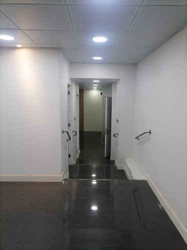 Local Comercial Edificio Medico Alcantara 70 Mt2