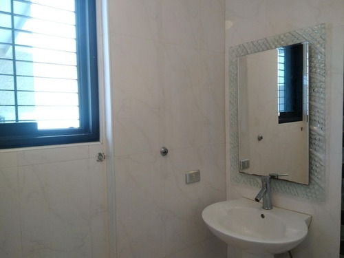 Imagen 7 de 18 de Eloisa Mejia Rentahouse Vende Townhouse En El Parral Valencia 22-9386