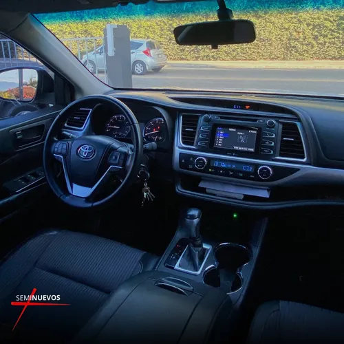 Toyota Highlander Le / 2014