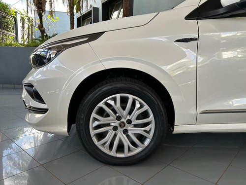 Fiat Cronos 1.8 Drive 16v Flex Aut. 4p