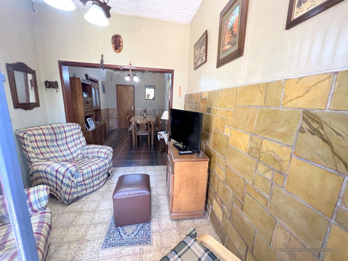 Venta Casa, A Dos Cuadras De 8 De Octubre, 3 Dormitorios