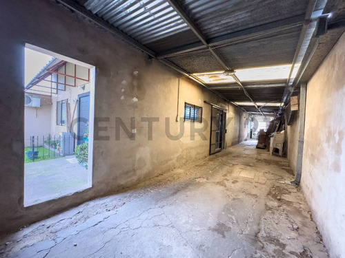 Casa En Venta De 3 Dormitorios Y Cochera. Calle 39 E/ 132 Y 133 - La Plata Vivienda Ubicada A ...
