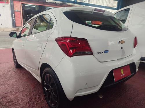 Chevrolet Onix Onix 1.4 MPFI LT 8V FLEX 4P AUTOMÁTICO