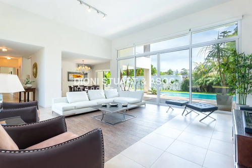 Alquiler Anual Casa En Boulevard Park Con 5 Dormitorios