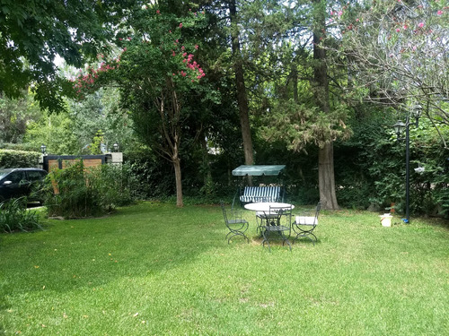 Casa Chalet 7 Ambientes En Parque Leloir Dueño Vende. Con Gran Parque Arbolado , Pileta Y Parrilla