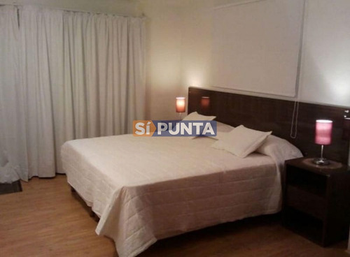 Imagen 10 de 17 de Casa Con Piscina Climatizada