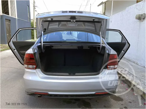 Volkswagen Vento 1.6 Confortline Mt
