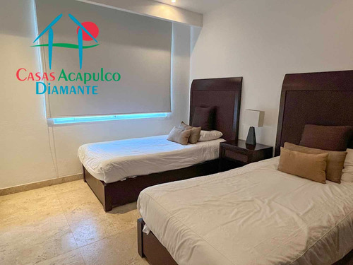 Cad Vidamar Residencial C1 D 101. Terraza Con Jacuzzi Y Salida Al Jardín