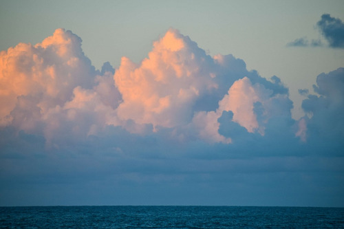 Nubes Teñidas Por El Amanecer