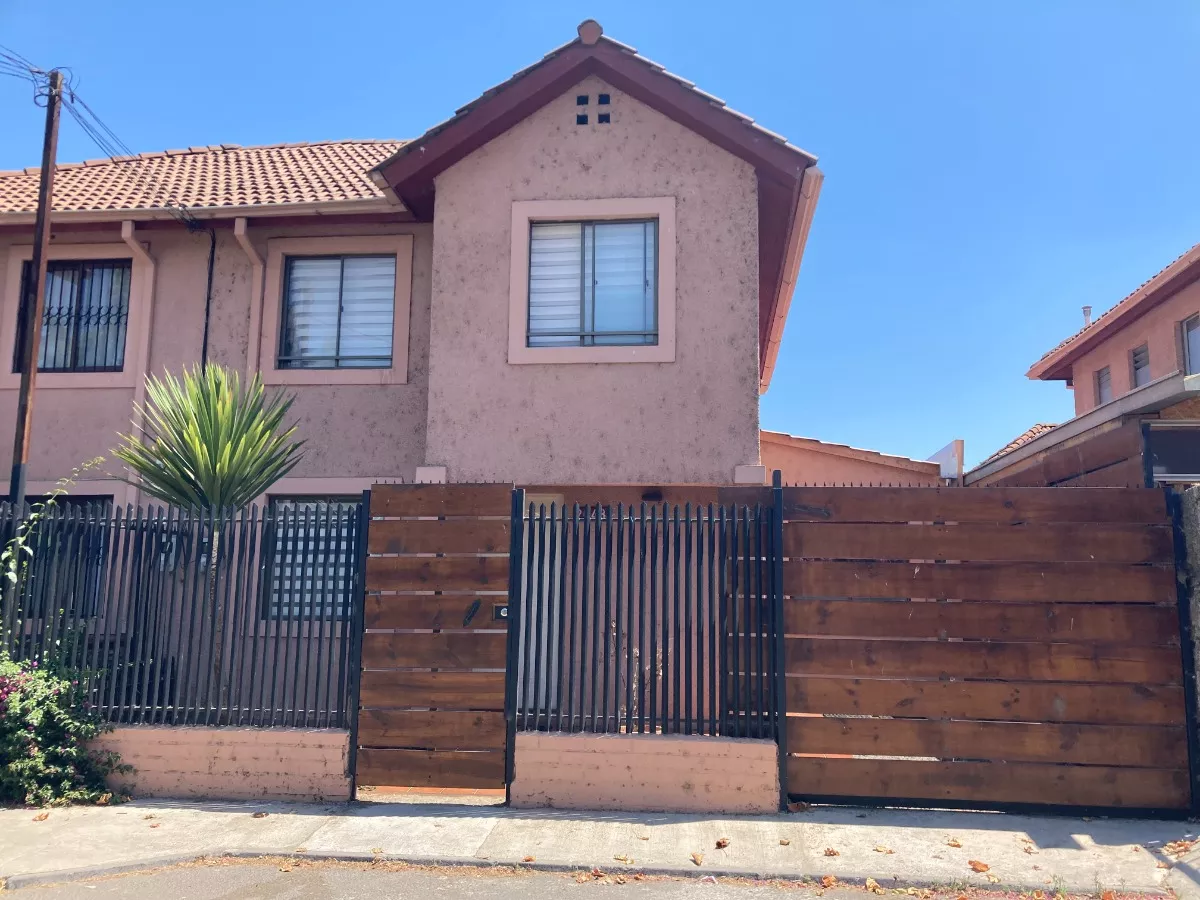 Vendo Hermosa Casa Moderna Frente A Plaza En Talagante