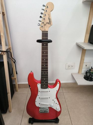 Guitarra Eléctrica Para Niños Squier Stratocaster Mini 