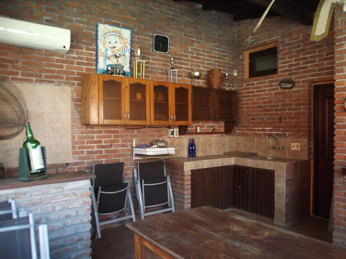 Venta Casa Tres Dormitorios Lomas De Solymar, Piscina, Barbacoa