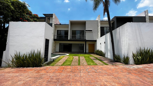 Casa Nueva En Venta En Cuernavaca, Col. Delicias 3 Recámaras, 4 1/2 Baños, Estudio, Alberca