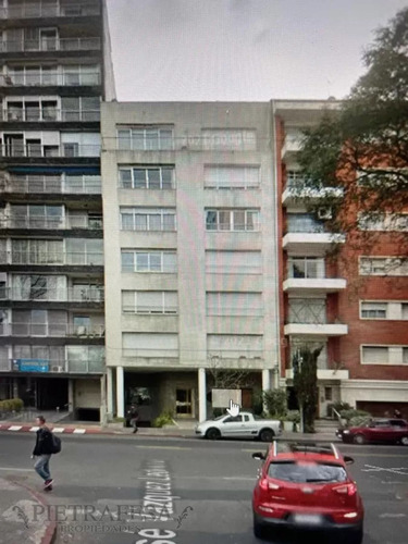 Apartamento En Alquiler, 1 Dormitorio, 2 Baños, Amoblado, Ellauri, Punta Carretas.