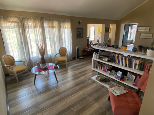 Oportunidad. Vende Dueño. Hermosa Casa Familiar Sector Haras