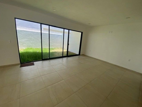 Casas En Venta En Grand Juriquilla, 3 Recamaras, Jardín, Family Room, Lujo!