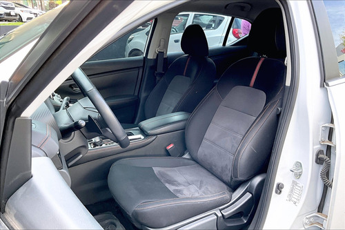 Nissan Sentra 4P SR L4%2F2.0 AUT