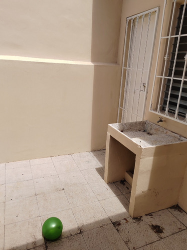 Casa De Un Piso Con 2 Habitaciones Muy Bien Ubicada
