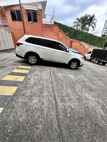 Outlander 4x4 Lx 7 Puestos