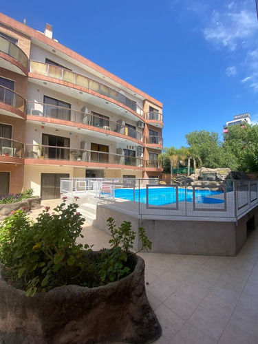 Departamento De Un Dormitorio, Cochera, Centro