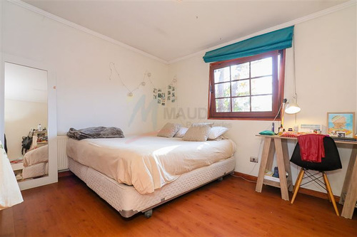 Casa En Venta De 5 Dorm. En Las Condes