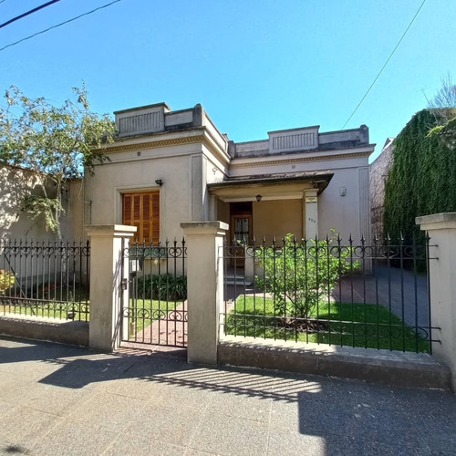 Casa En Venta 4 Dormitorios En Calle Ituzaingó Al 800, Luján