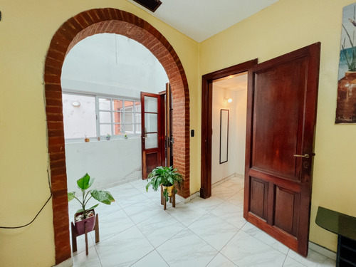 Imagen 4 de 16 de Espectacular Casa En Venta En Banfield Oeste Con 6 Amb, Parque Y Piscina