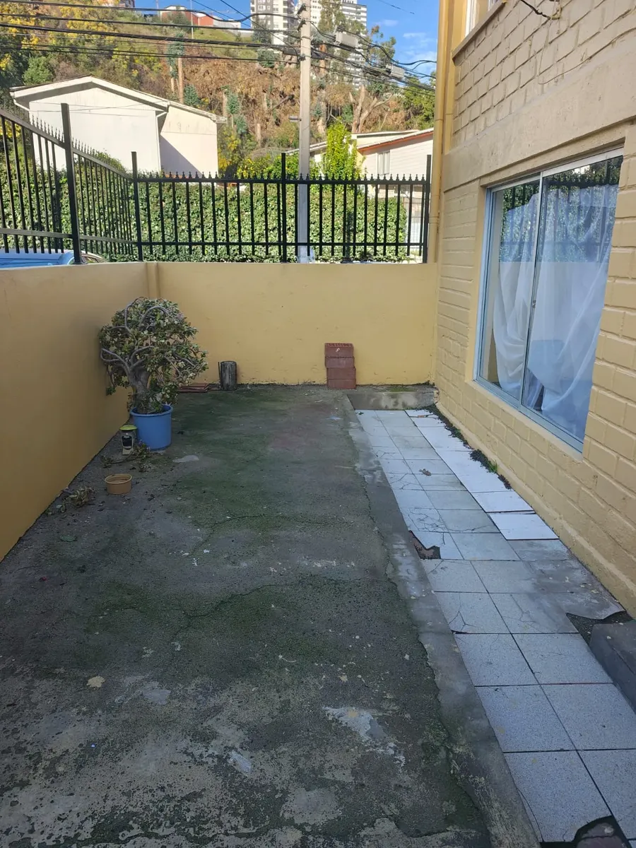 Imagen 2 de 12 de Casa De 2 Pisos Con Patio En Viña Del Mar