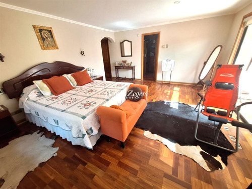 Casa En Venta De 4 Dorm 5 Baños, Sala De Estar Gran Vista