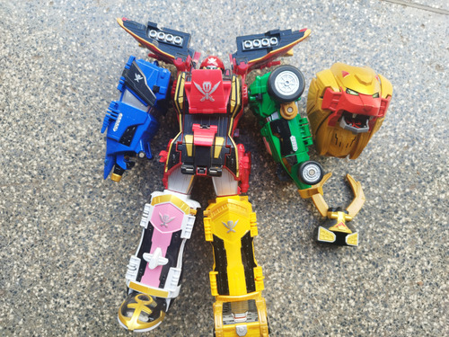 Pirate Gattai Gokaioh Gokaiger Sentai Ranger Zord Megaforce (Usado)