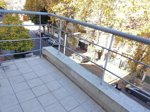 Departamento 2 Amb Al Frente Con Balcon