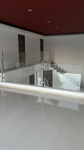 Cumbres Del Lago, 4 Recamaras, 4 Baños Completos, Alberca, Jardín, Doble Altura.