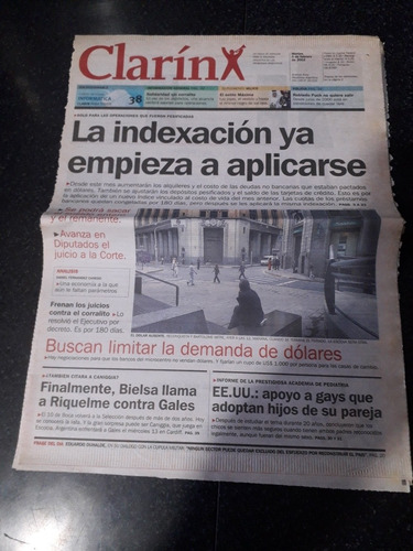 Tapa Diario Clarín 05 2 2002 Riquelme Economía Corralito 