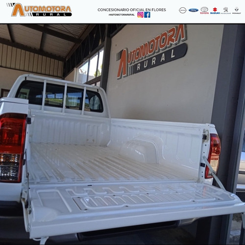 Imagen 8 de 25 de Toyota Hilux 2023 2.4 P.up T.diesel Dx 4x4