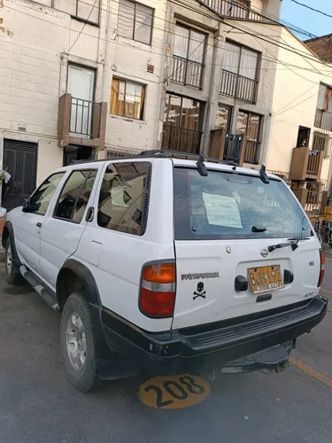 Nissan Pathfinder Con Gas