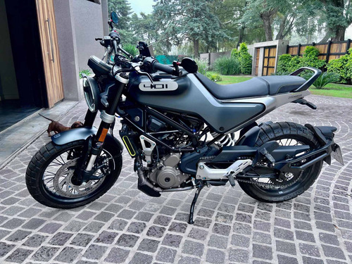 Imagen 1 de 4 de Husqvarna Svartpilen 400cc